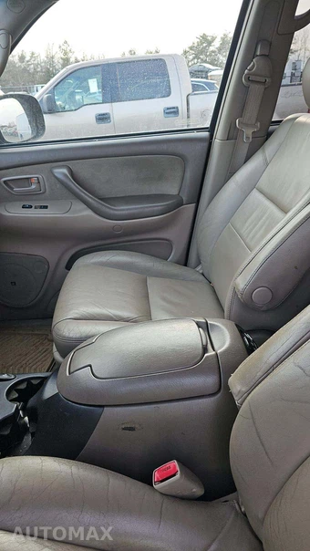 2005 Toyota Sequoia SR5 – miniatura 11