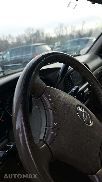 2005 Toyota Sequoia SR5 – miniatura 8