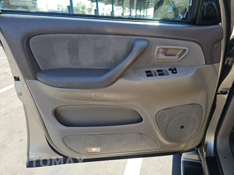 2005 Toyota Sequoia SR5 - miniatura 9