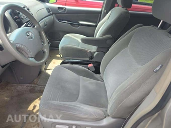 2005 Toyota Sienna LE Minivan 7-Passenger 119.3" WB - miniatura 6