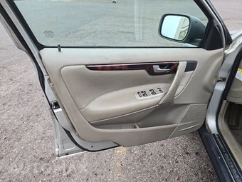 2005 Volvo XC70 w/Moonroof – miniatura 9