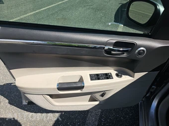 2006 Chrysler 300 SRT8 - miniatura 9