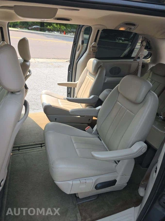 2006 Chrysler Town & Country Touring 119.3" WB - miniatura 13