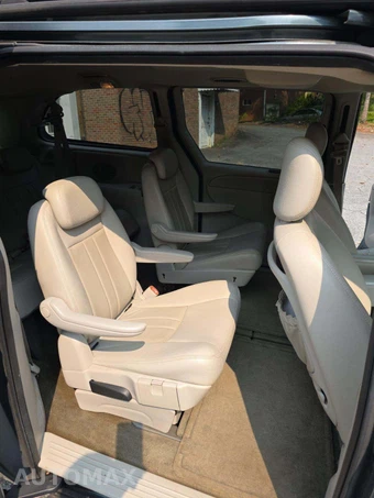 2006 Chrysler Town & Country Touring 119.3" WB - miniatura 17