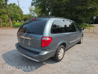 2006 Chrysler Town & Country Touring 119.3" WB - miniatura 3