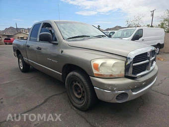 2006 Dodge Ram 1500 SLT Crew Cab Medium Bed - miniatura 4