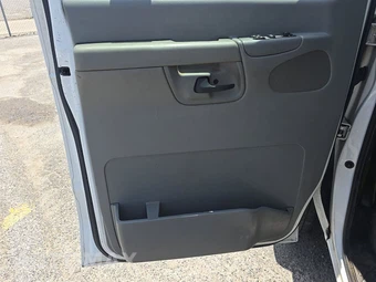 2006 Ford E-250 Commercial Cargo Van 138.0" WB – miniatura 9