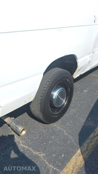 2006 Ford E-250 Commercial Cargo Van 138.0" WB - miniatura 30