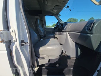 2006 Ford E-250 Commercial Cargo Van 138.0" WB - miniatura 8