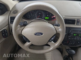 2006 Ford Focus ZX4 SE Sedan - miniatura 10