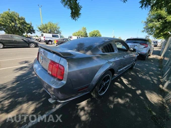 2006 Ford Mustang GT Deluxe Coupe - miniatura 2