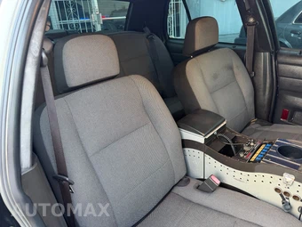 2006 Ford Police Interceptor 3.27 Axle - miniatura 31