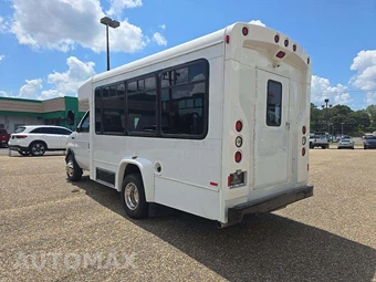 2006 Ford Super Duty E-350 Cutaway DRW - miniatura 2