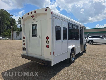 2006 Ford Super Duty E-350 Cutaway DRW - miniatura 3
