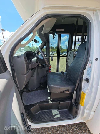2006 Ford Super Duty E-350 Cutaway DRW - miniatura 6