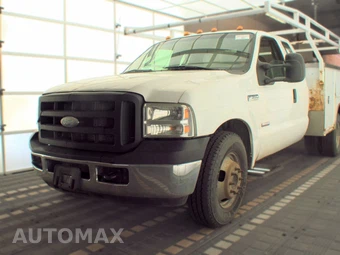 2006 Ford Super Duty F-350 Cab Chassis XL Extended Cab w/Rear Doors DRW