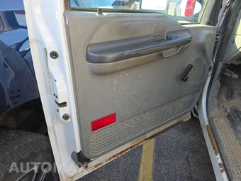 2006 Ford Super Duty F-350 Cab Chassis XL Extended Cab w/Rear Doors DRW - miniatura 9