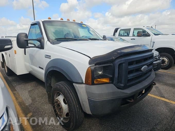 2006 Ford Super Duty F-450 Cab Chassis XL Regular Cab DRW - miniatura 3
