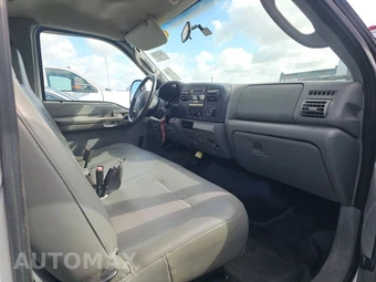 2006 Ford Super Duty F-450 Cab Chassis XL Regular Cab DRW - miniatura 8