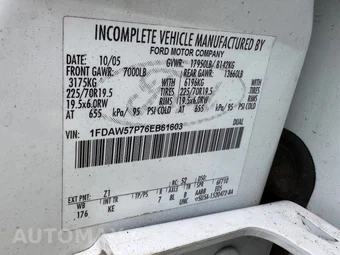 2006 Ford Super Duty F-550 Cab Chassis XL Crew Cab DRW - miniatura 6