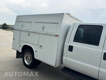 2006 Ford Super Duty F-550 Cab Chassis XL Crew Cab DRW - miniatura 9