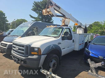 2006 Ford Super Duty F-550 Cab Chassis XL Regular Cab DRW