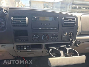 2006 Ford Super Duty F-550 Cab Chassis XL Regular Cab DRW - miniatura 10