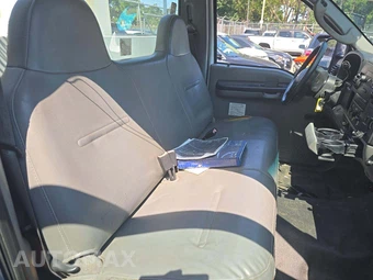 2006 Ford Super Duty F-550 Cab Chassis XL Regular Cab DRW - miniatura 15