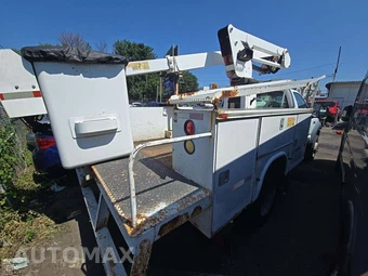 2006 Ford Super Duty F-550 Cab Chassis XL Regular Cab DRW - miniatura 3
