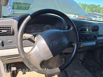 2006 Ford Super Duty F-550 Cab Chassis XL Regular Cab DRW - miniatura 10
