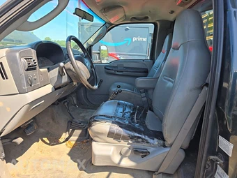 2006 Ford Super Duty F-550 Cab Chassis XL Regular Cab DRW - miniatura 7