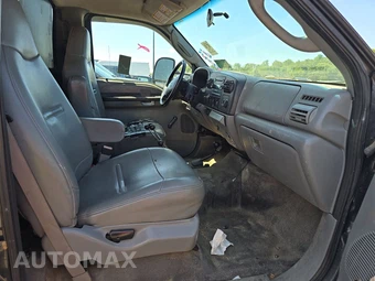 2006 Ford Super Duty F-550 Cab Chassis XL Regular Cab DRW - miniatura 8