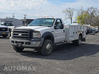 2006 Ford Super Duty F-550 Cab Chassis XL Regular Cab DRW