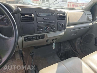 2006 Ford Super Duty F-550 Cab Chassis XL Regular Cab DRW - miniatura 10