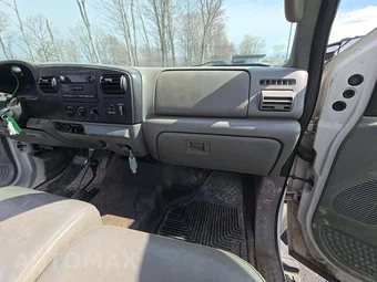 2006 Ford Super Duty F-550 Cab Chassis XL Regular Cab DRW - miniatura 16