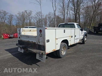 2006 Ford Super Duty F-550 Cab Chassis XL Regular Cab DRW - miniatura 3