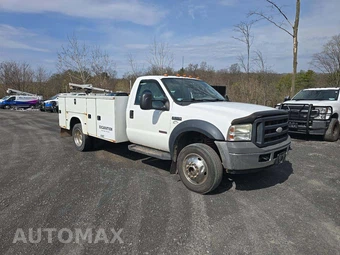 2006 Ford Super Duty F-550 Cab Chassis XL Regular Cab DRW - miniatura 4