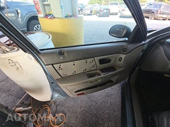 2006 Ford Taurus SEL – miniatura 9