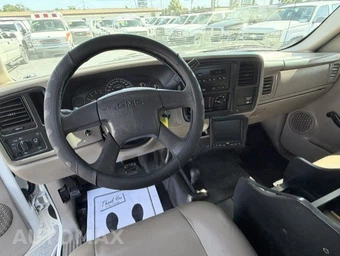 2006 GMC Sierra 2500HD WT Extended Cab Medium Bed 1SA w/Rear Doors - miniatura 12