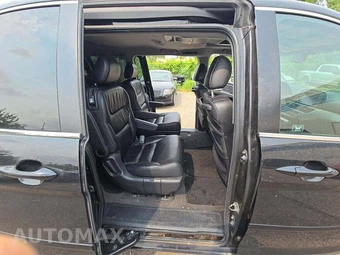 2006 Honda Odyssey Touring w/Navigation & RES 118.1" WB - miniatura 17