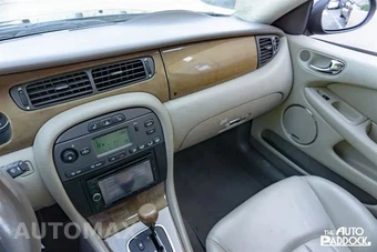 2006 Jaguar X-TYPE Sportwagon Wagon - miniatura 17