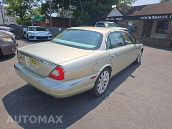 2006 Jaguar XJ8L Vanden Plas – miniatura 3