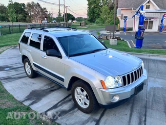 2006 Jeep Grand Cherokee Laredo - miniatura 2