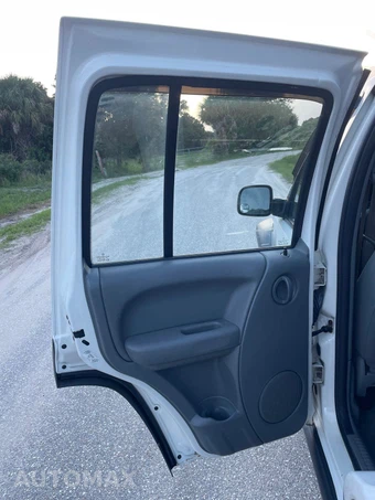 2006 Jeep Liberty Sport - miniatura 25