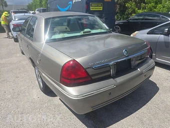 2006 Mercury Grand Marquis GS Convenience - miniatura 6