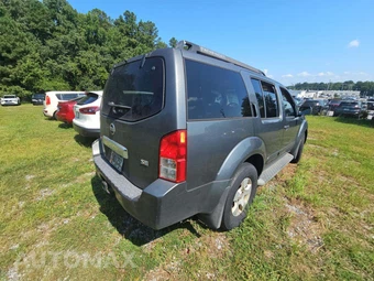 2006 Nissan Pathfinder SE - miniatura 3