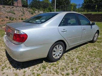 2006 Toyota Camry LE – miniatura 3