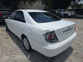 2006 Toyota Camry LE – miniatura 2