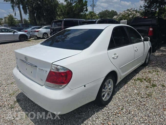2006 Toyota Camry LE – miniatura 3