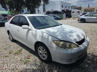 2006 Toyota Camry LE – miniatura 4